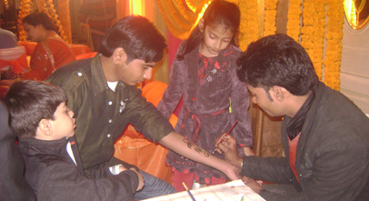 Karva Chauth Mehandi Designer in Delhi, Mahandi Designer For Karva Chauth, Karva Chauth Mehandi Artist In Delhi, Karva Chauth Mehandi Designer in Punjab